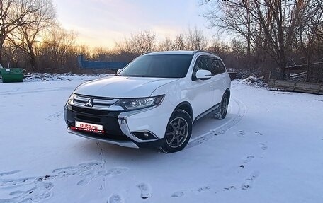 Mitsubishi Outlander III рестайлинг 3, 2017 год, 2 200 000 рублей, 10 фотография