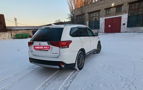 Mitsubishi Outlander III рестайлинг 3, 2017 год, 2 200 000 рублей, 5 фотография