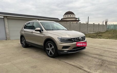 Volkswagen Tiguan II, 2017 год, 2 750 000 рублей, 2 фотография