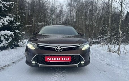 Toyota Camry, 2017 год, 2 640 000 рублей, 10 фотография