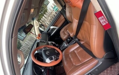 Toyota Land Cruiser 200, 2014 год, 5 800 000 рублей, 4 фотография