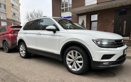 Volkswagen Tiguan II, 2018 год, 2 695 000 рублей, 2 фотография