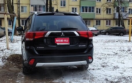 Mitsubishi Outlander III рестайлинг 3, 2018 год, 2 200 000 рублей, 4 фотография