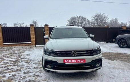 Volkswagen Tiguan II, 2018 год, 3 200 000 рублей, 3 фотография