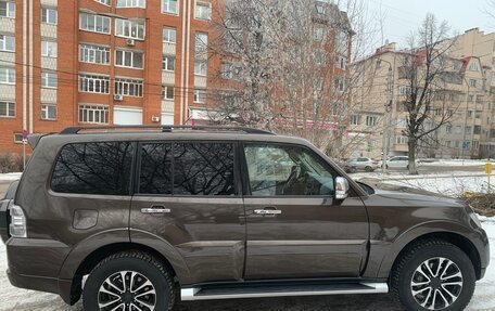 Mitsubishi Pajero IV, 2017 год, 3 650 000 рублей, 4 фотография