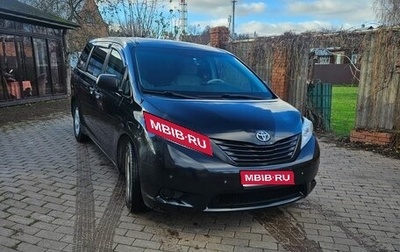 Toyota Sienna III, 2012 год, 2 070 000 рублей, 1 фотография