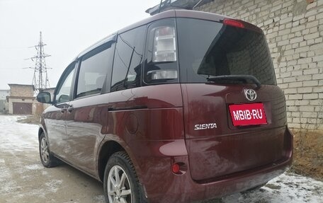 Toyota Sienta I, 2011 год, 980 000 рублей, 4 фотография