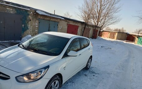 Hyundai Solaris II рестайлинг, 2013 год, 850 000 рублей, 2 фотография