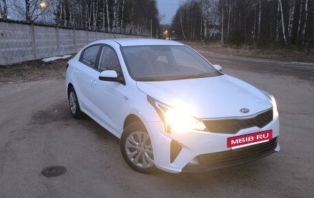 KIA Rio IV, 2021 год, 1 370 000 рублей, 2 фотография