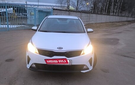 KIA Rio IV, 2021 год, 1 370 000 рублей, 3 фотография