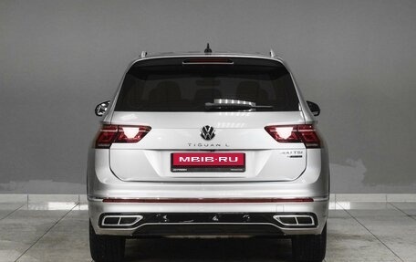 Volkswagen Tiguan II, 2021 год, 4 099 000 рублей, 4 фотография