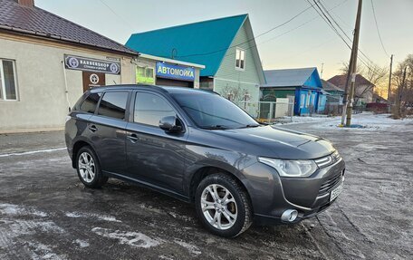 Mitsubishi Outlander III рестайлинг 3, 2013 год, 1 585 000 рублей, 9 фотография