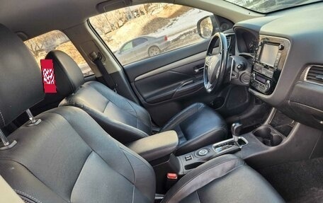 Mitsubishi Outlander III рестайлинг 3, 2013 год, 1 585 000 рублей, 7 фотография