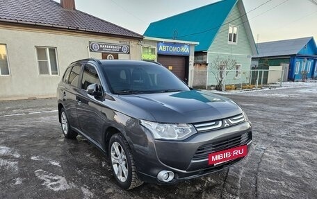 Mitsubishi Outlander III рестайлинг 3, 2013 год, 1 585 000 рублей, 8 фотография