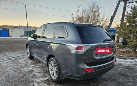 Mitsubishi Outlander III рестайлинг 3, 2013 год, 1 585 000 рублей, 4 фотография