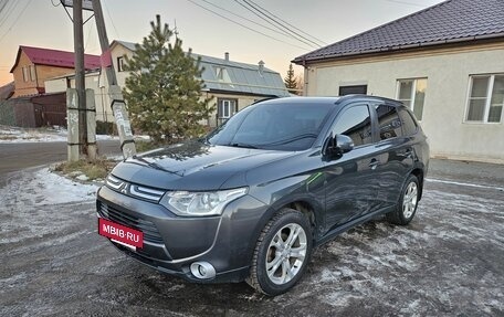 Mitsubishi Outlander III рестайлинг 3, 2013 год, 1 585 000 рублей, 11 фотография