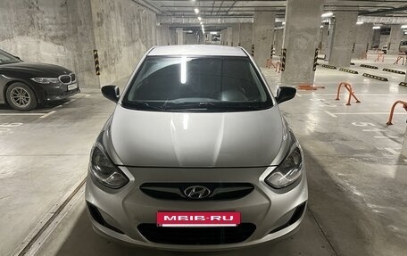 Hyundai Solaris II рестайлинг, 2012 год, 730 000 рублей, 2 фотография