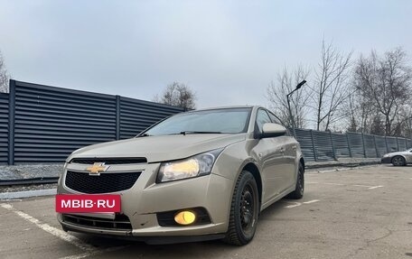 Chevrolet Cruze II, 2010 год, 650 000 рублей, 2 фотография