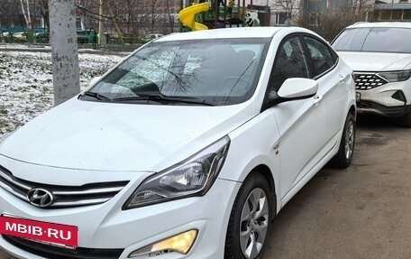 Hyundai Solaris II рестайлинг, 2015 год, 950 000 рублей, 3 фотография