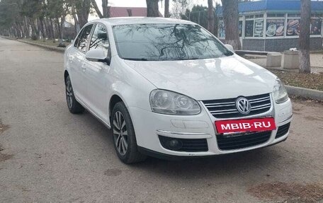 Volkswagen Jetta VI, 2010 год, 770 000 рублей, 3 фотография