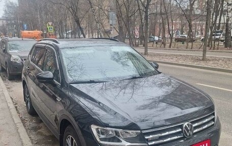 Volkswagen Tiguan II, 2019 год, 2 880 000 рублей, 1 фотография