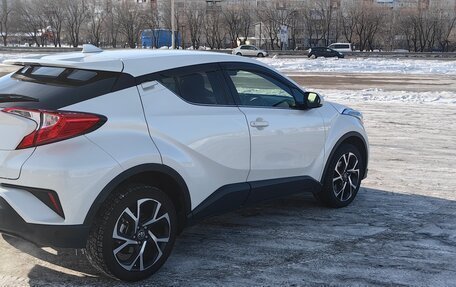 Toyota C-HR I рестайлинг, 2017 год, 1 950 000 рублей, 8 фотография