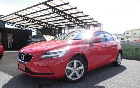 Volvo V40 II рестайлинг, 2019 год, 1 250 000 рублей, 32 фотография