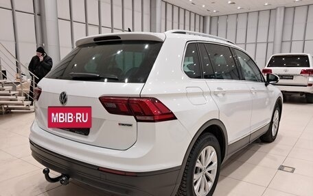 Volkswagen Tiguan II, 2018 год, 2 590 000 рублей, 9 фотография