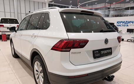 Volkswagen Tiguan II, 2018 год, 2 590 000 рублей, 11 фотография