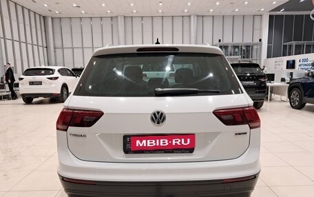 Volkswagen Tiguan II, 2018 год, 2 590 000 рублей, 10 фотография