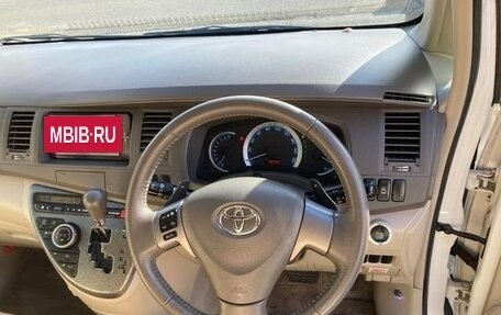 Toyota ISis I, 2010 год, 1 000 000 рублей, 9 фотография