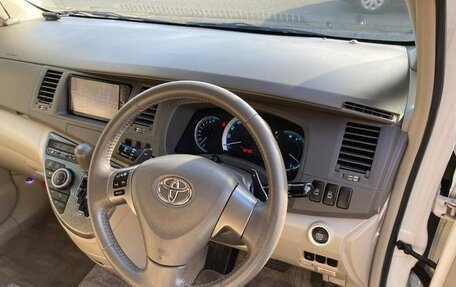 Toyota ISis I, 2010 год, 1 000 000 рублей, 37 фотография