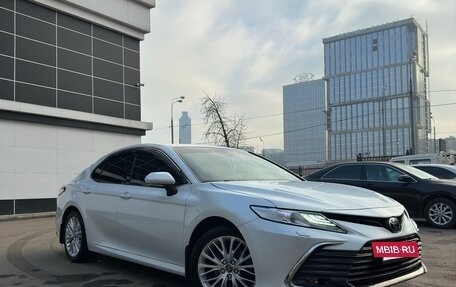 Toyota Camry, 2021 год, 2 600 000 рублей, 4 фотография