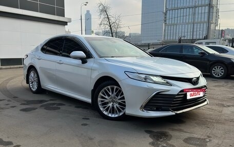 Toyota Camry, 2021 год, 2 600 000 рублей, 3 фотография