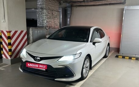 Toyota Camry, 2021 год, 2 600 000 рублей, 2 фотография