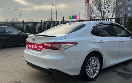 Toyota Camry, 2021 год, 2 600 000 рублей, 11 фотография