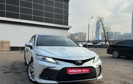 Toyota Camry, 2021 год, 2 600 000 рублей, 12 фотография