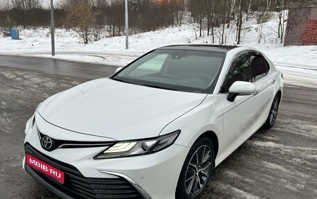 Toyota Camry, 2023 год, 3 950 000 рублей, 1 фотография