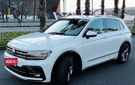 Volkswagen Tiguan II, 2018 год, 2 900 000 рублей, 3 фотография