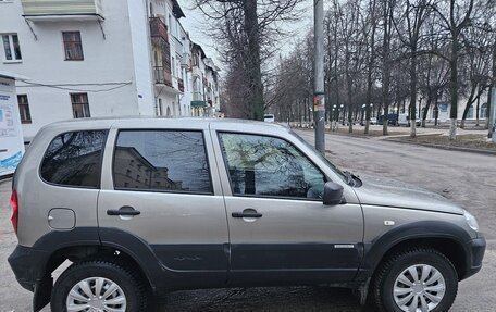 Chevrolet Niva I рестайлинг, 2017 год, 845 000 рублей, 2 фотография