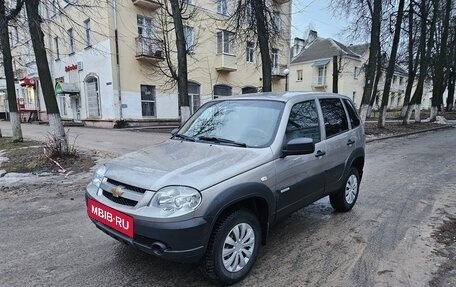 Chevrolet Niva I рестайлинг, 2017 год, 845 000 рублей, 4 фотография