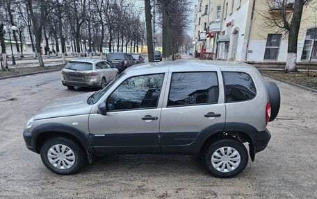 Chevrolet Niva I рестайлинг, 2017 год, 845 000 рублей, 8 фотография