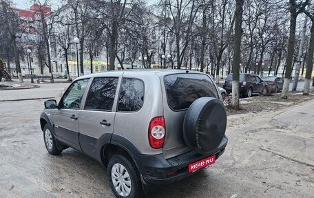 Chevrolet Niva I рестайлинг, 2017 год, 845 000 рублей, 7 фотография