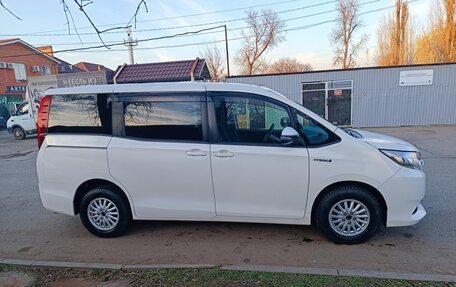 Toyota Noah III, 2015 год, 2 100 000 рублей, 4 фотография