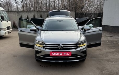 Volkswagen Tiguan II, 2021 год, 3 550 000 рублей, 3 фотография