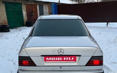 Mercedes-Benz E-Класс, 1994 год, 700 000 рублей, 3 фотография