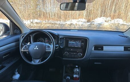 Mitsubishi Outlander III рестайлинг 3, 2013 год, 1 650 000 рублей, 8 фотография