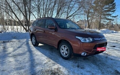 Mitsubishi Outlander III рестайлинг 3, 2013 год, 1 650 000 рублей, 2 фотография