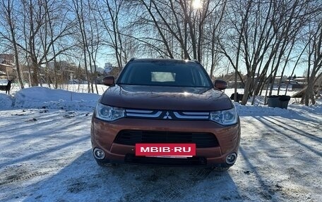 Mitsubishi Outlander III рестайлинг 3, 2013 год, 1 650 000 рублей, 3 фотография