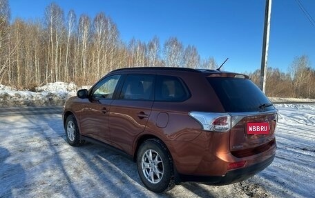 Mitsubishi Outlander III рестайлинг 3, 2013 год, 1 650 000 рублей, 5 фотография